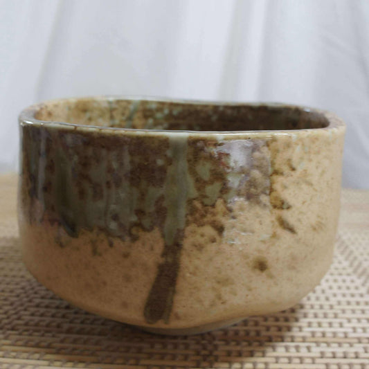 Green/beige chawan